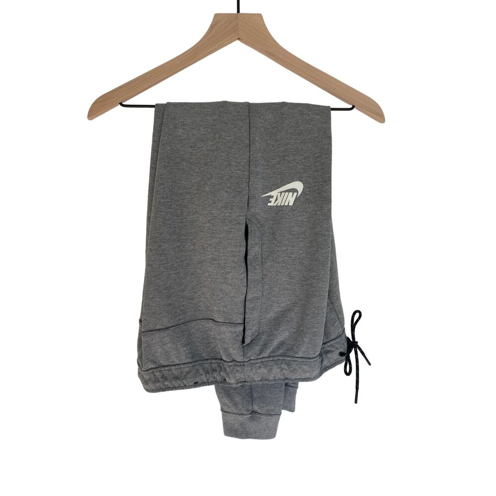 Nike Sportswear Loose or Regular Fit Drawstring Performance Jogger Sweatpants